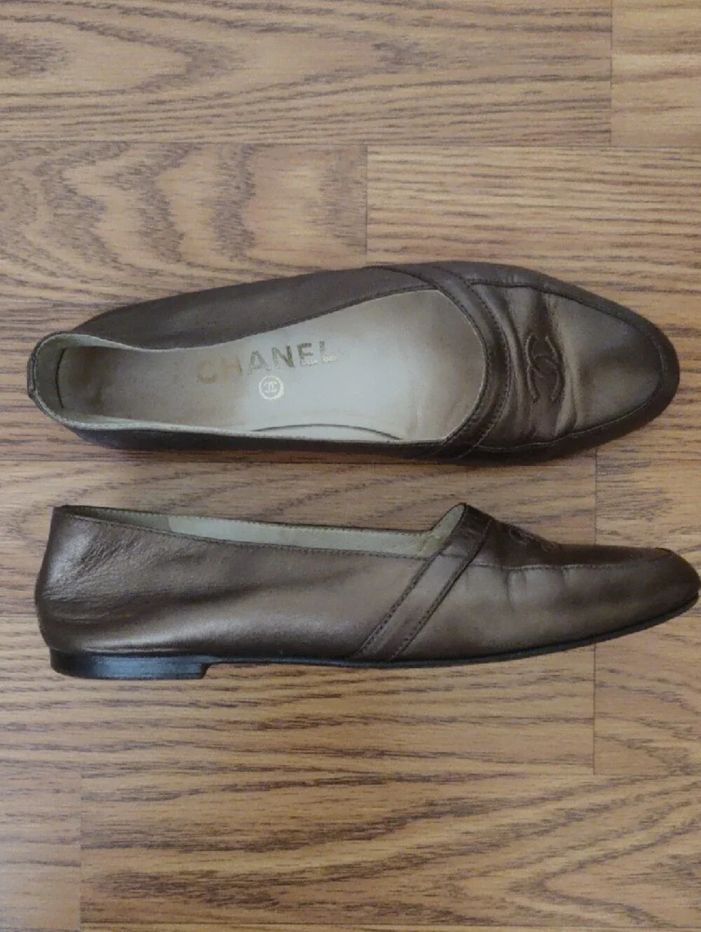 Authentic CHANEL Bronze Brown Leather CC Logo Flats